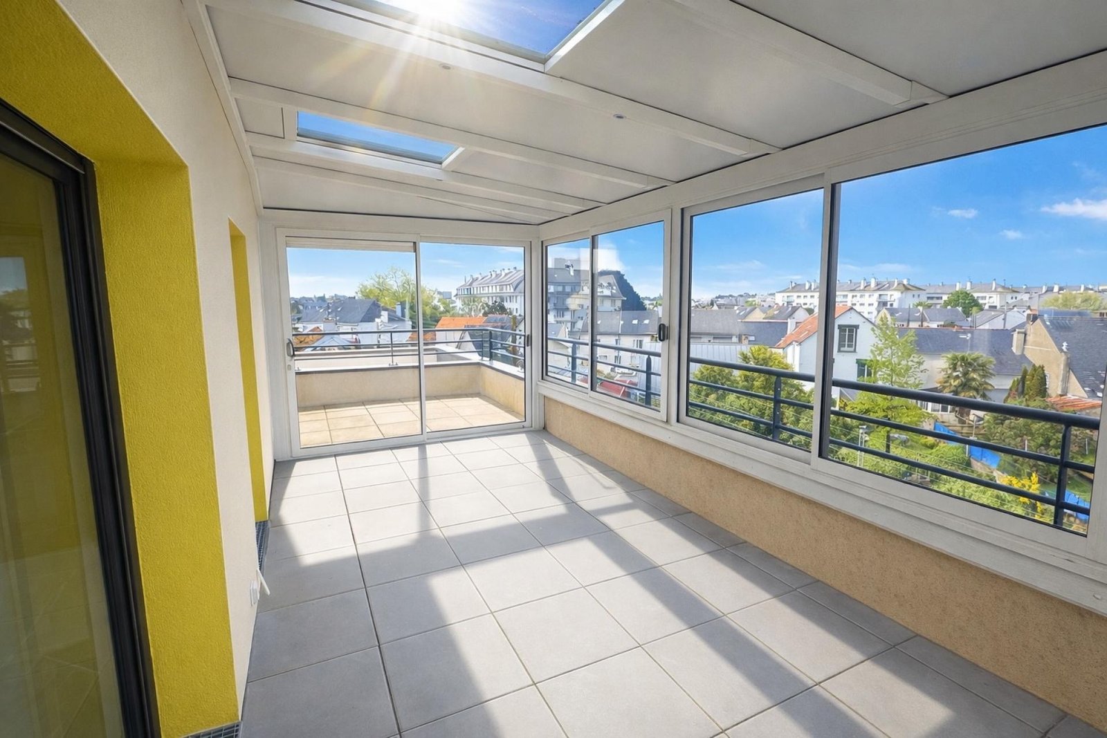 Terrasse avec véranda partielle — appartement T4 dernier étage à Saint-Nazaire